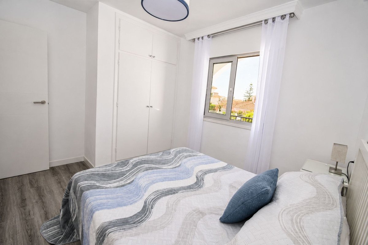 2 Bed Middle Floor Apartment in El Chaparral
