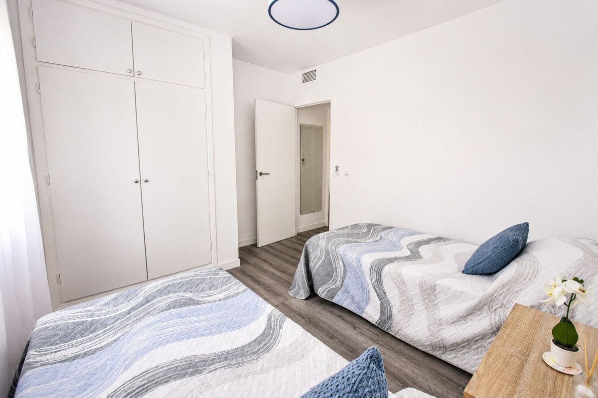 2 Bed Middle Floor Apartment in El Chaparral
