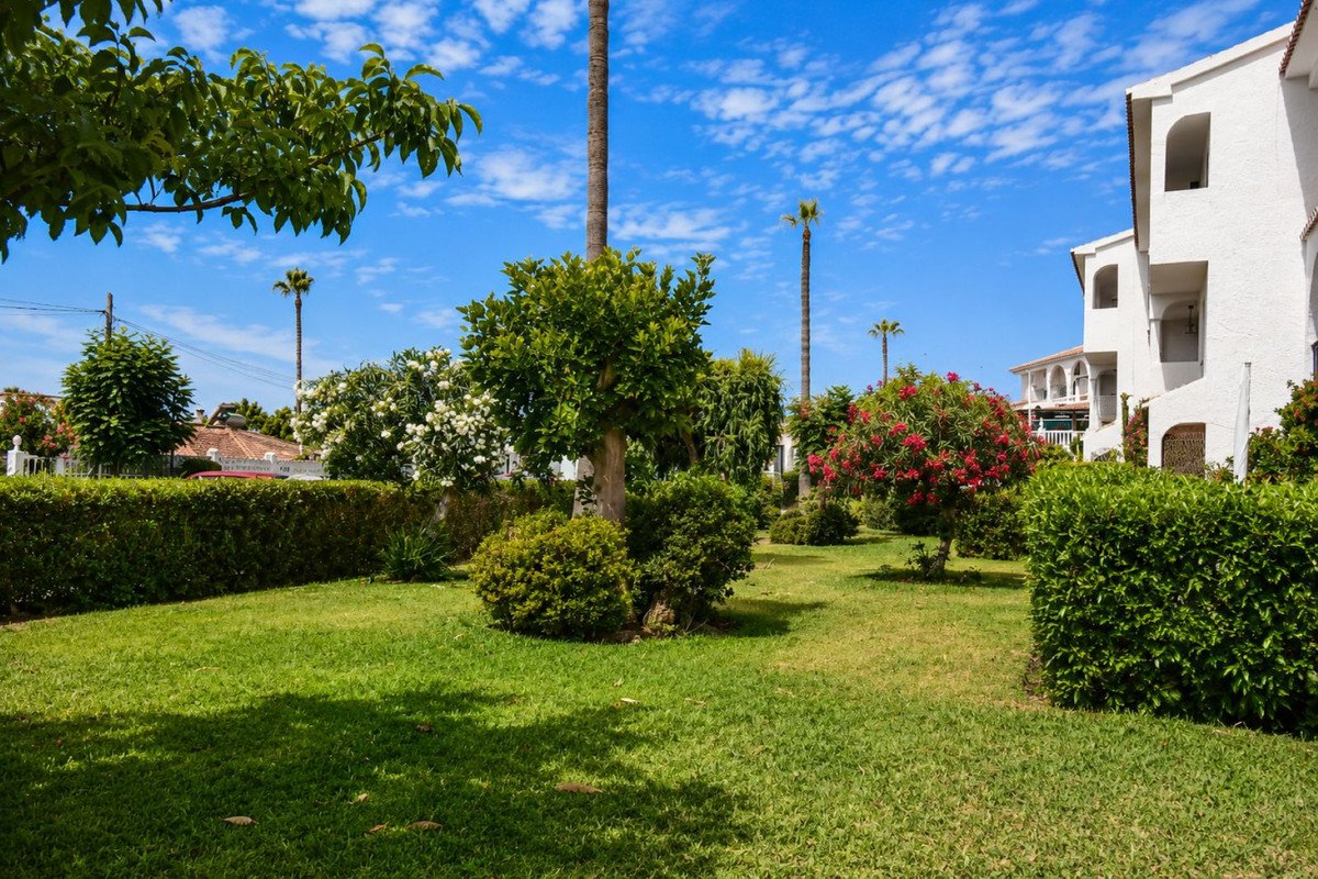 2 Bed Middle Floor Apartment in El Chaparral