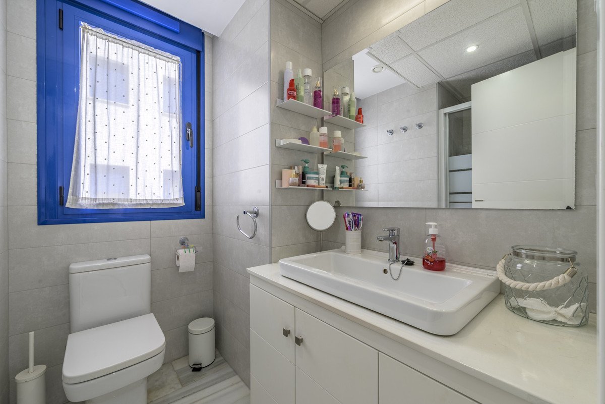 3 Bed Middle Floor Apartment in Los Boliches