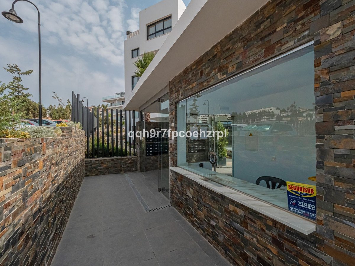 2 Bed Ground Floor Apartment in El Chaparral