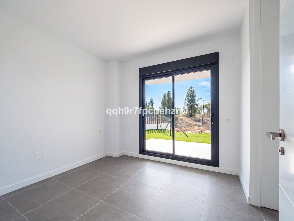 2 Bed Ground Floor Apartment in El Chaparral