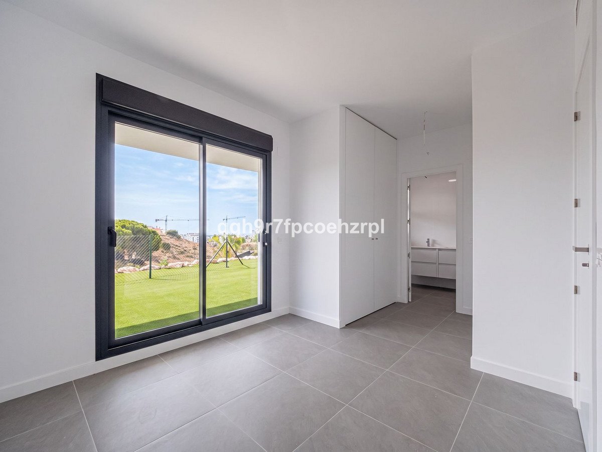 2 Bed Ground Floor Apartment in El Chaparral