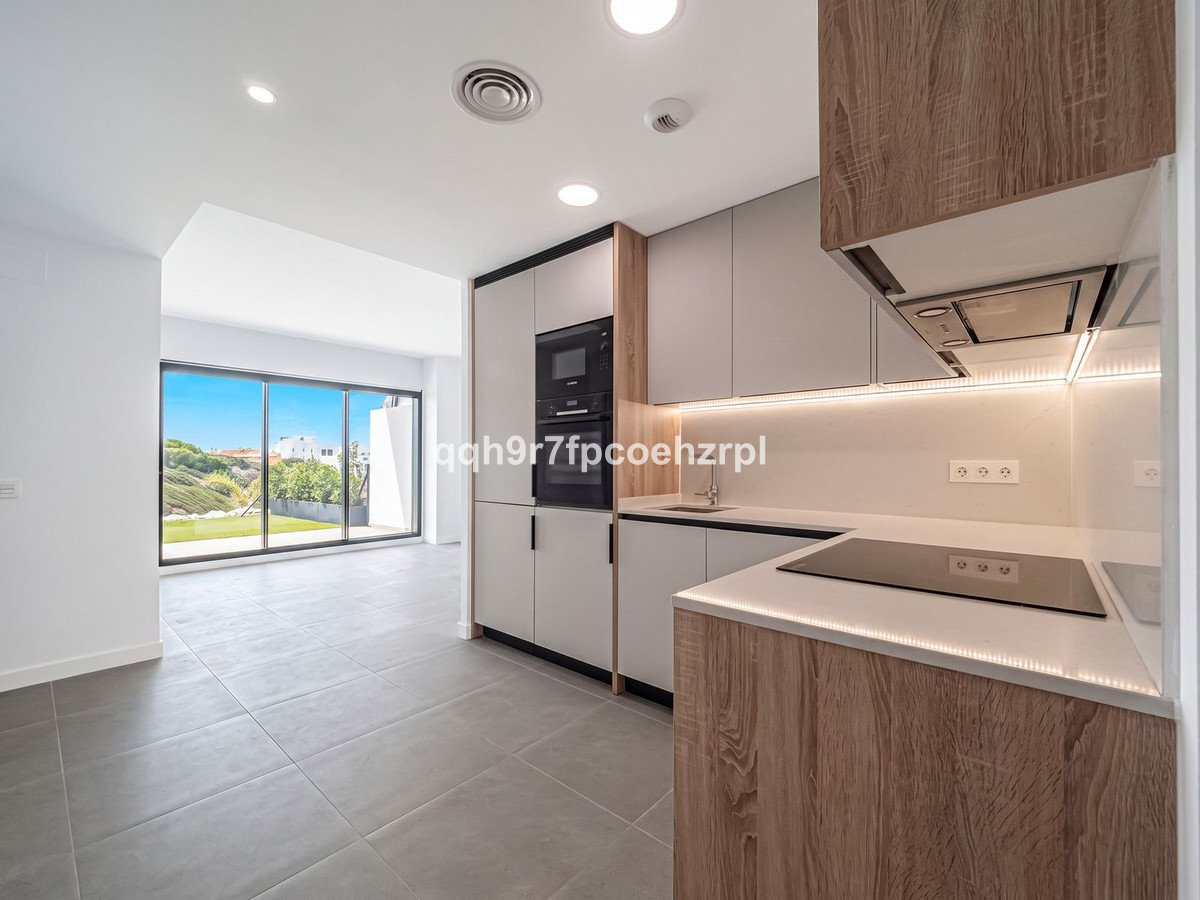 2 Bed Ground Floor Apartment in El Chaparral