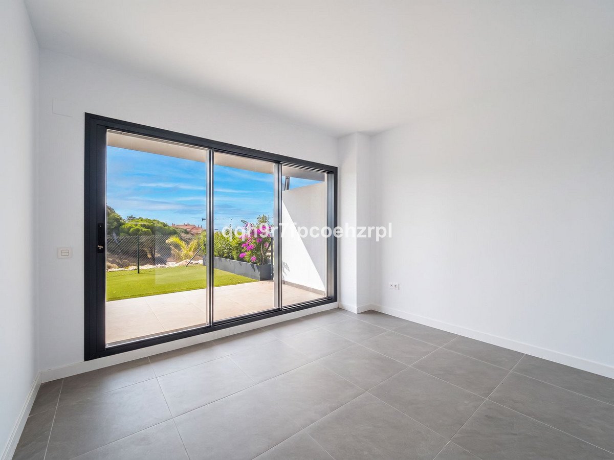 2 Bed Ground Floor Apartment in El Chaparral