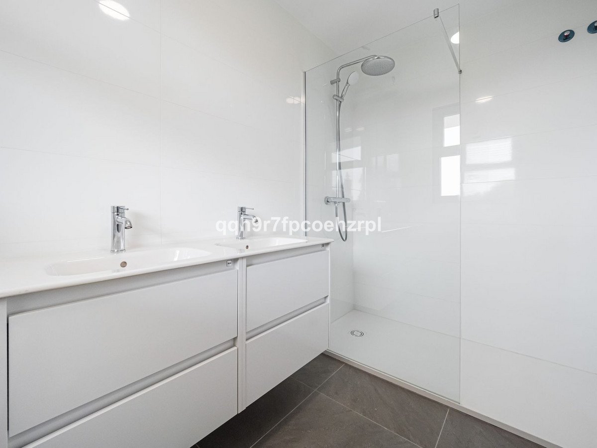 2 Bed Ground Floor Apartment in El Chaparral