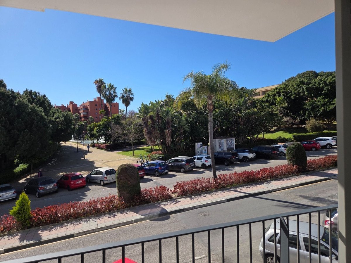 3 Bed Middle Floor Apartment in Estepona