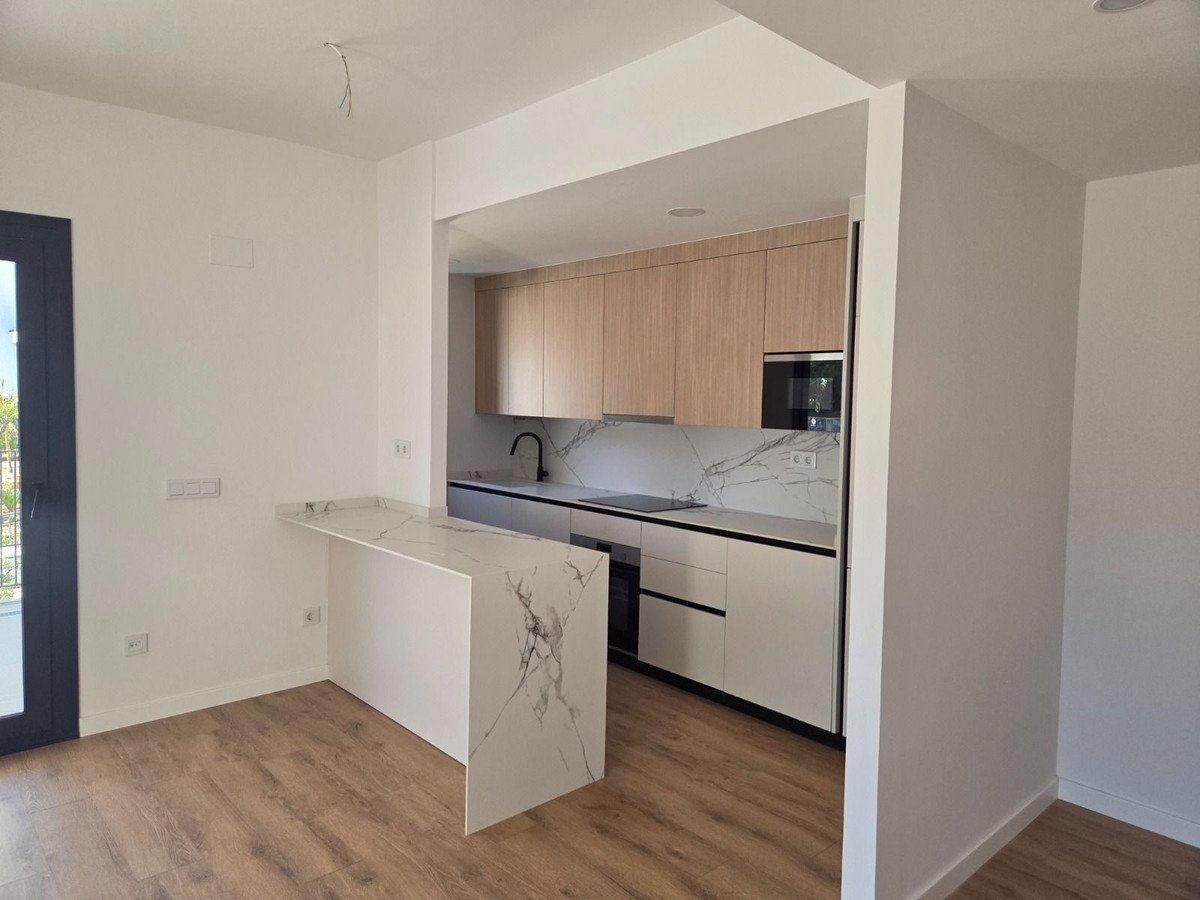 3 Bed Middle Floor Apartment in Estepona