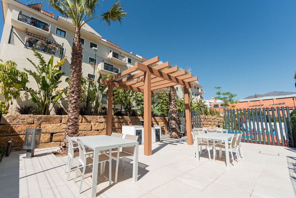 3 Bed Middle Floor Apartment in Estepona