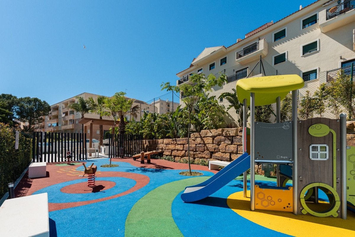 3 Bed Middle Floor Apartment in Estepona