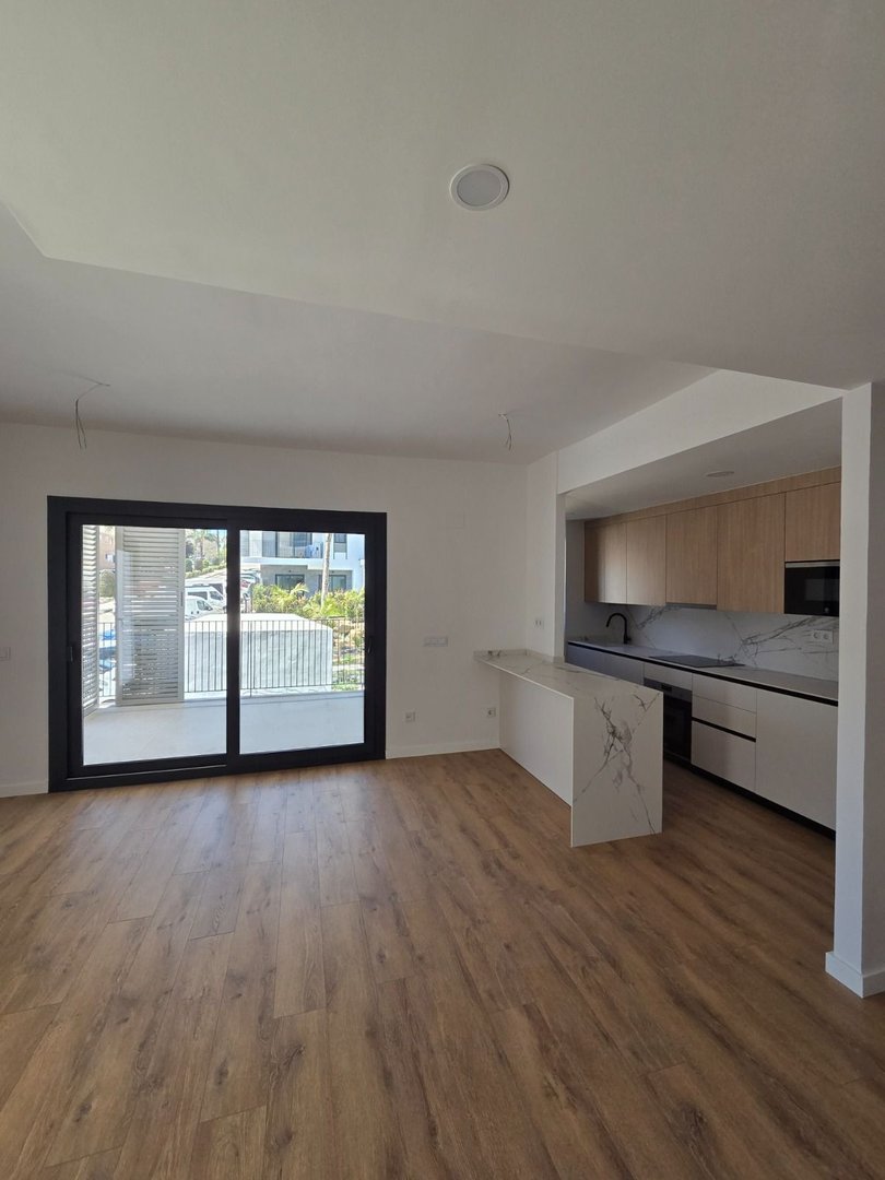 3 Bed Middle Floor Apartment in Estepona