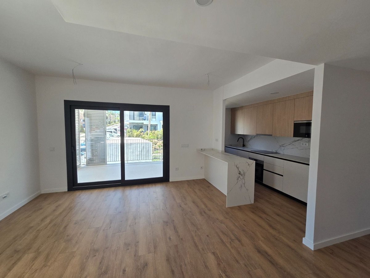 3 Bed Middle Floor Apartment in Estepona