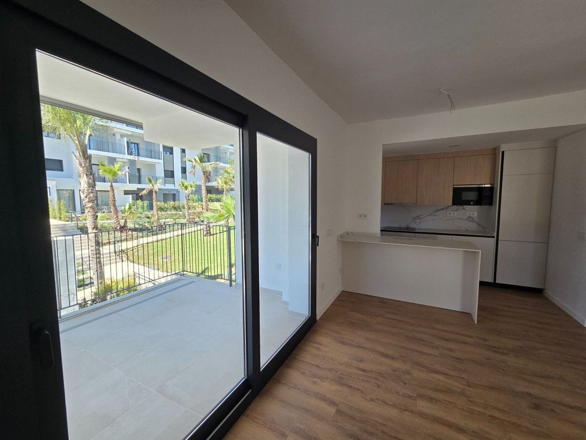 3 Bed Middle Floor Apartment in Estepona