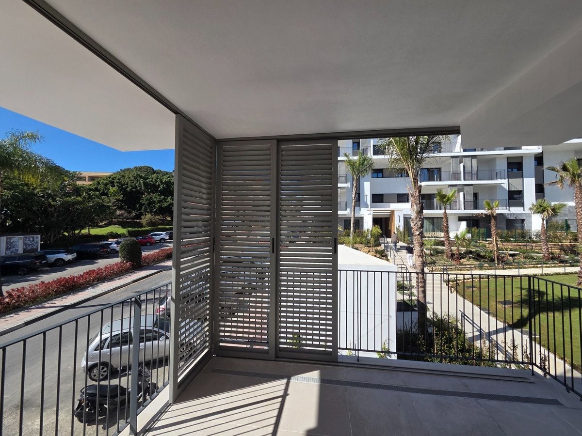 3 Bed Middle Floor Apartment in Estepona