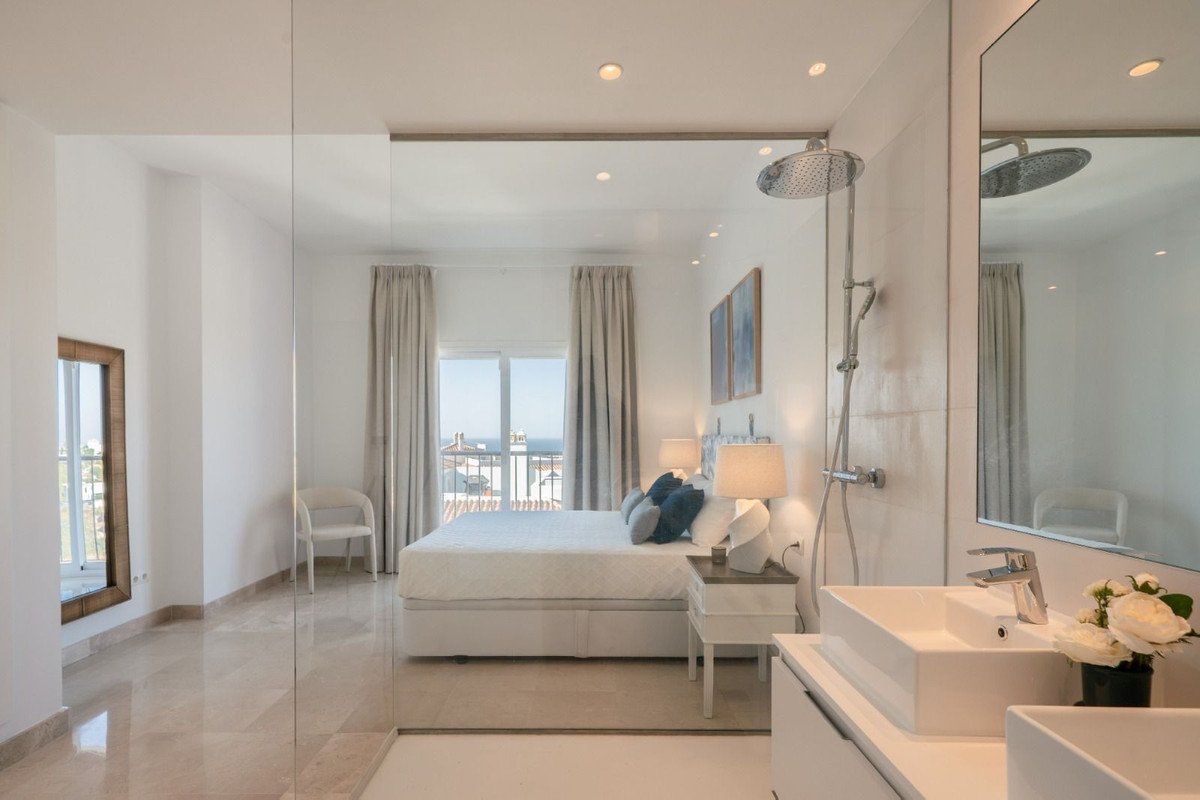 2 Bed Penthouse Duplex in Benahavís