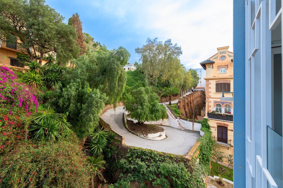 3 Bed Middle Floor Apartment in Malagueta