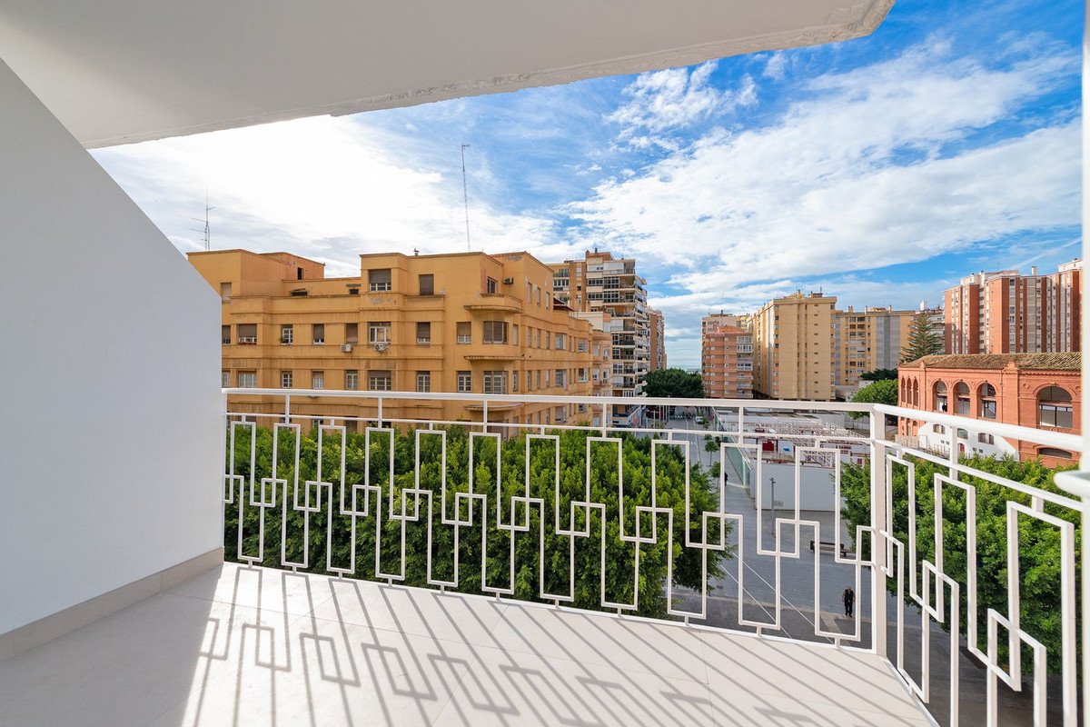 3 Bed Middle Floor Apartment in Malagueta