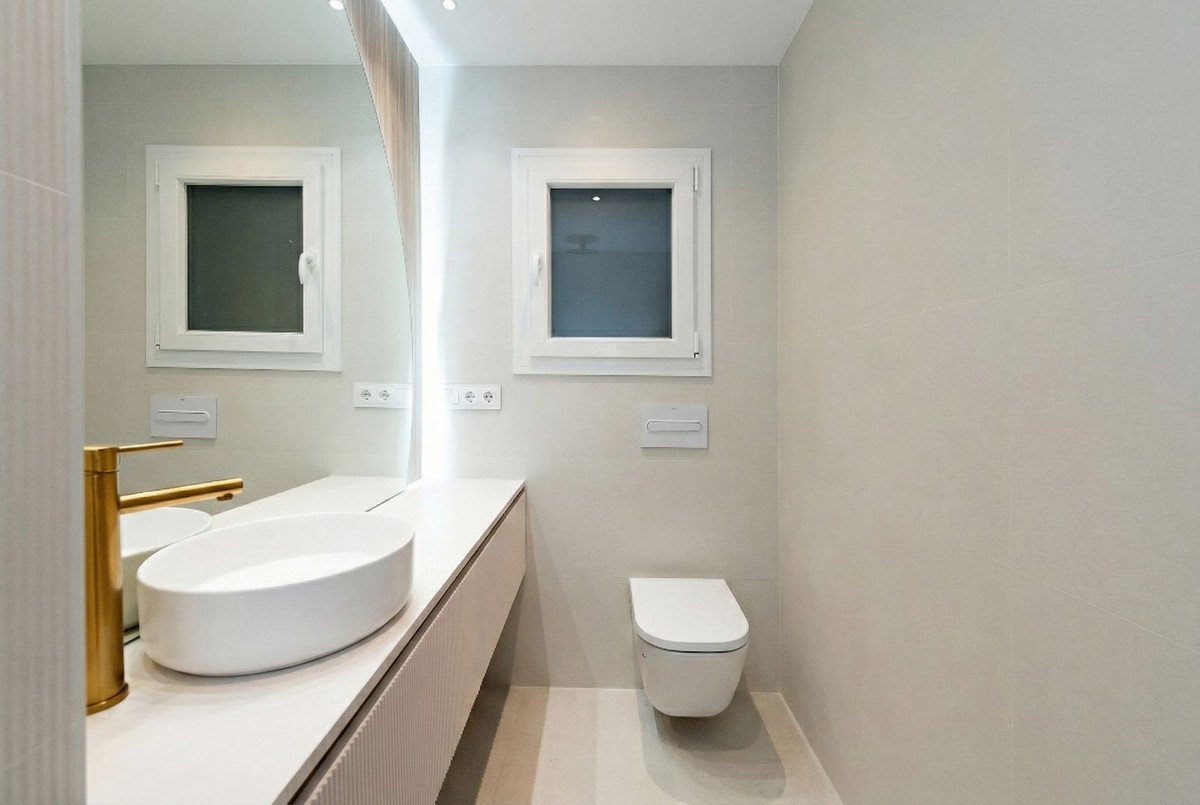 3 Bed Middle Floor Apartment in Malagueta
