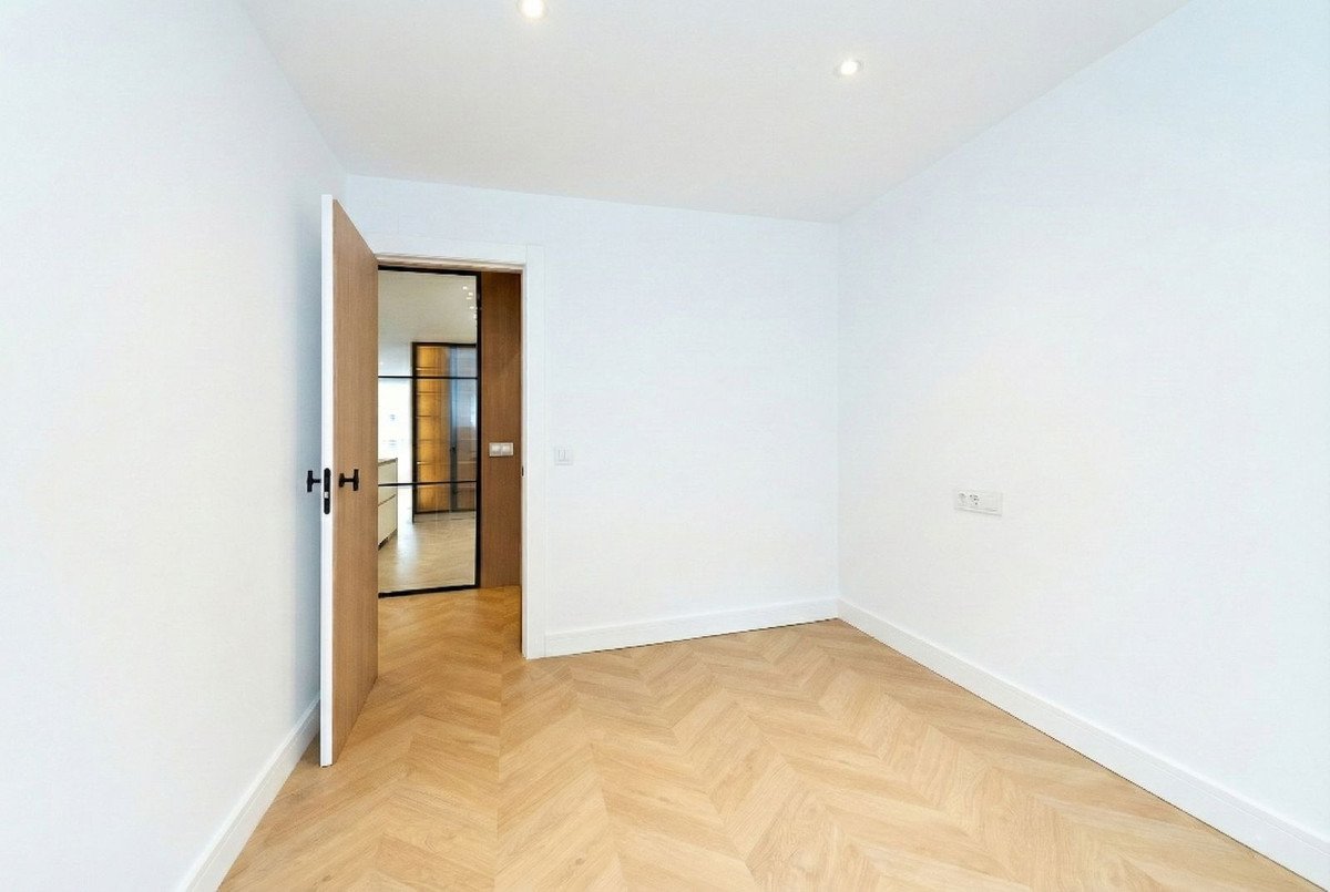 3 Bed Middle Floor Apartment in Malagueta