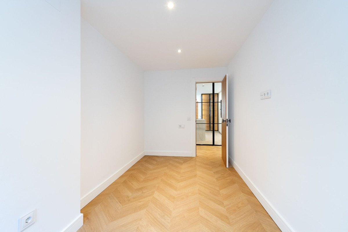 3 Bed Middle Floor Apartment in Malagueta