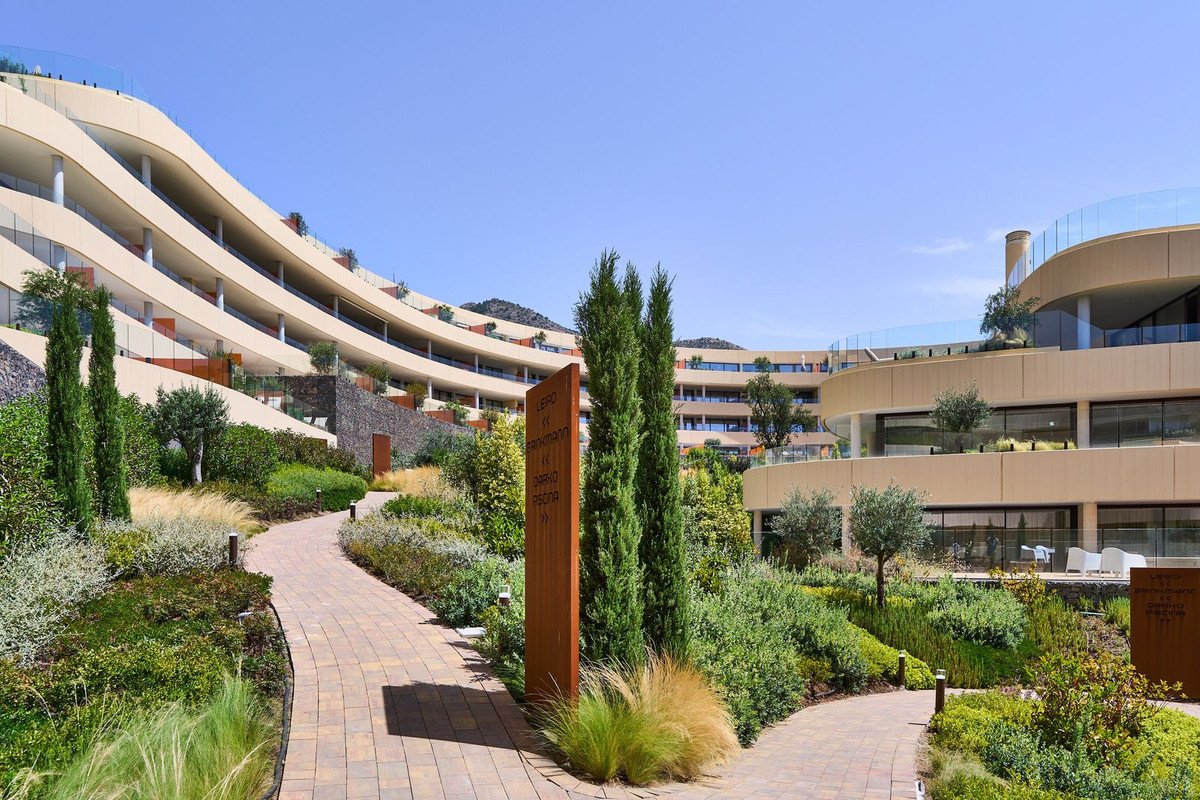 2 Bed Middle Floor Apartment in Benalmadena