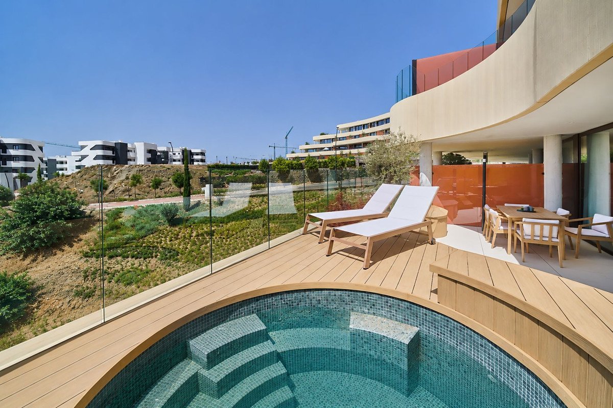 2 Bed Middle Floor Apartment in Benalmadena