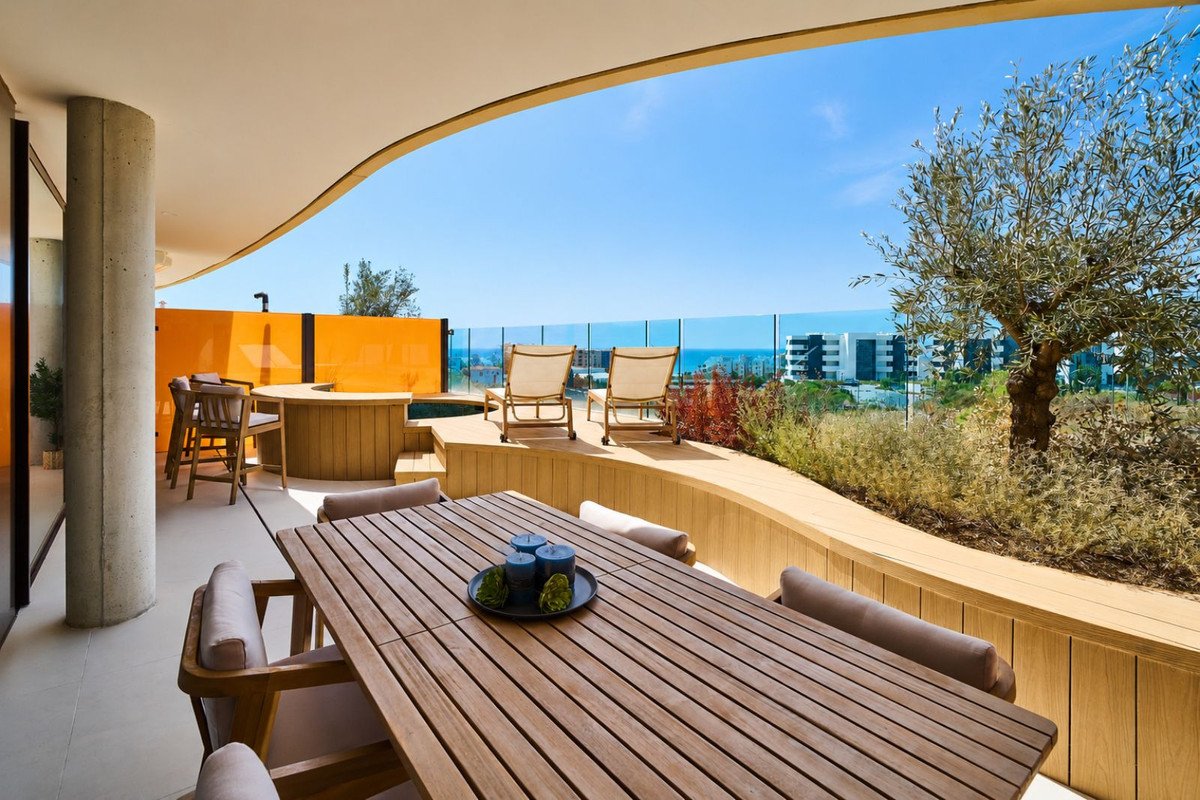 2 Bed Middle Floor Apartment in Benalmadena