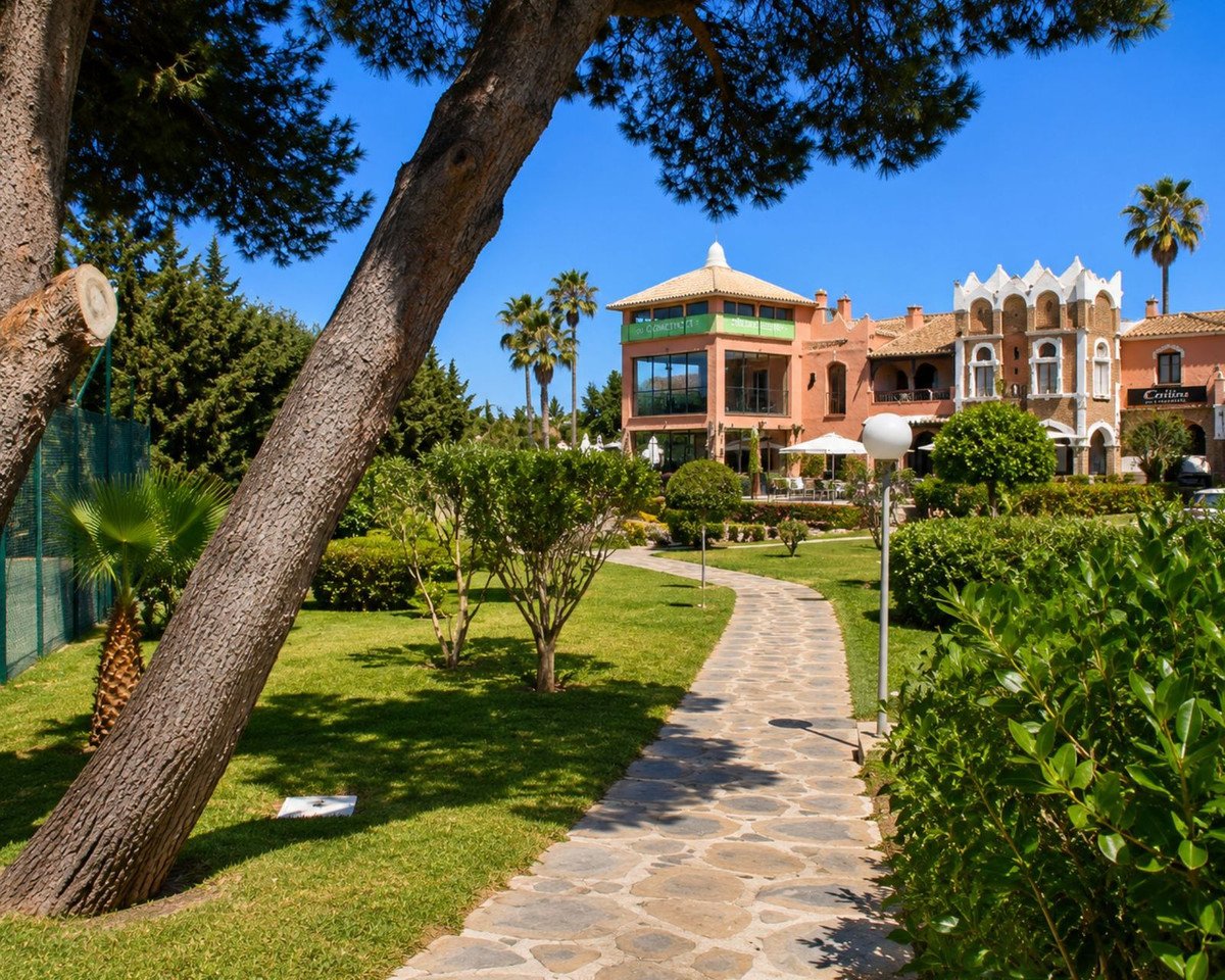 1 Bed Middle Floor Apartment in Calahonda