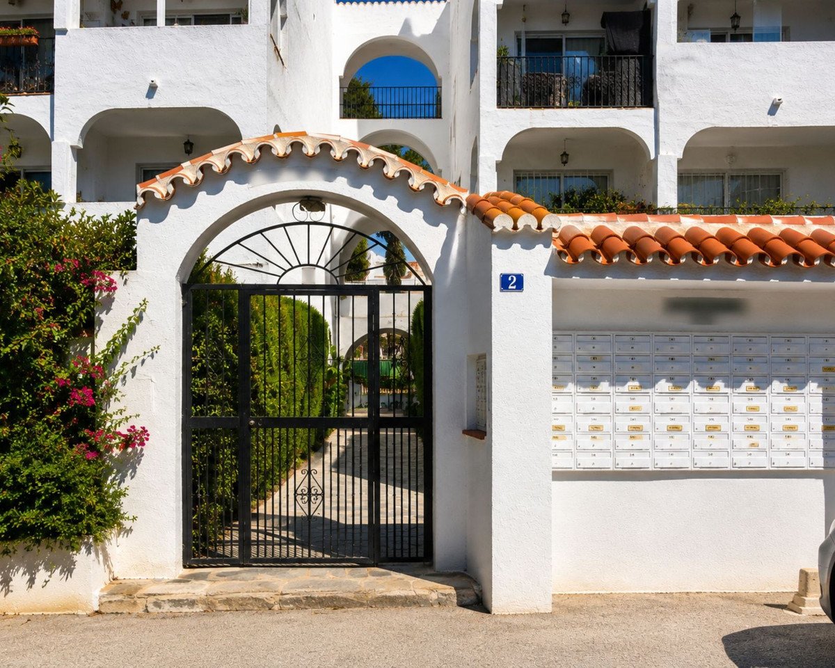 1 Bed Middle Floor Apartment in Calahonda