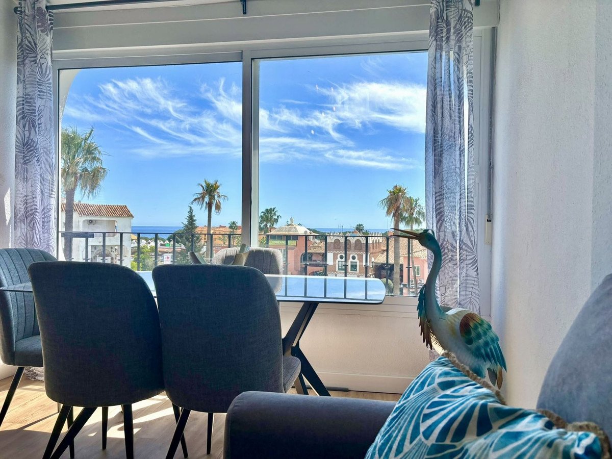 1 Bed Middle Floor Apartment in Calahonda