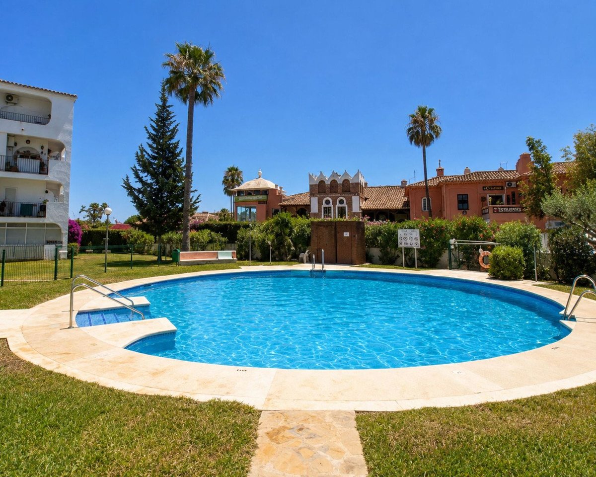 1 Bed Middle Floor Apartment in Calahonda