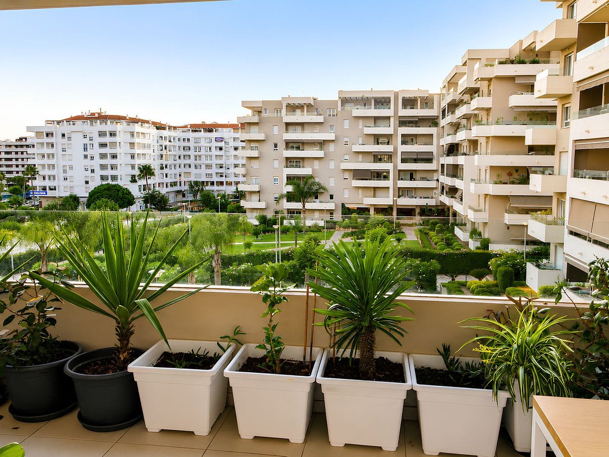 3 Bed Middle Floor Apartment in La Campana