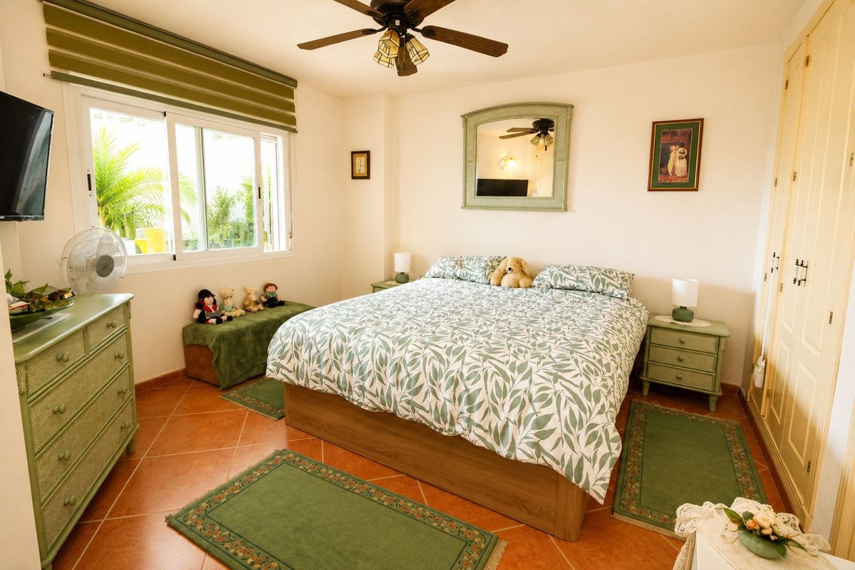 2 Bed Middle Floor Apartment in Nueva Andalucía