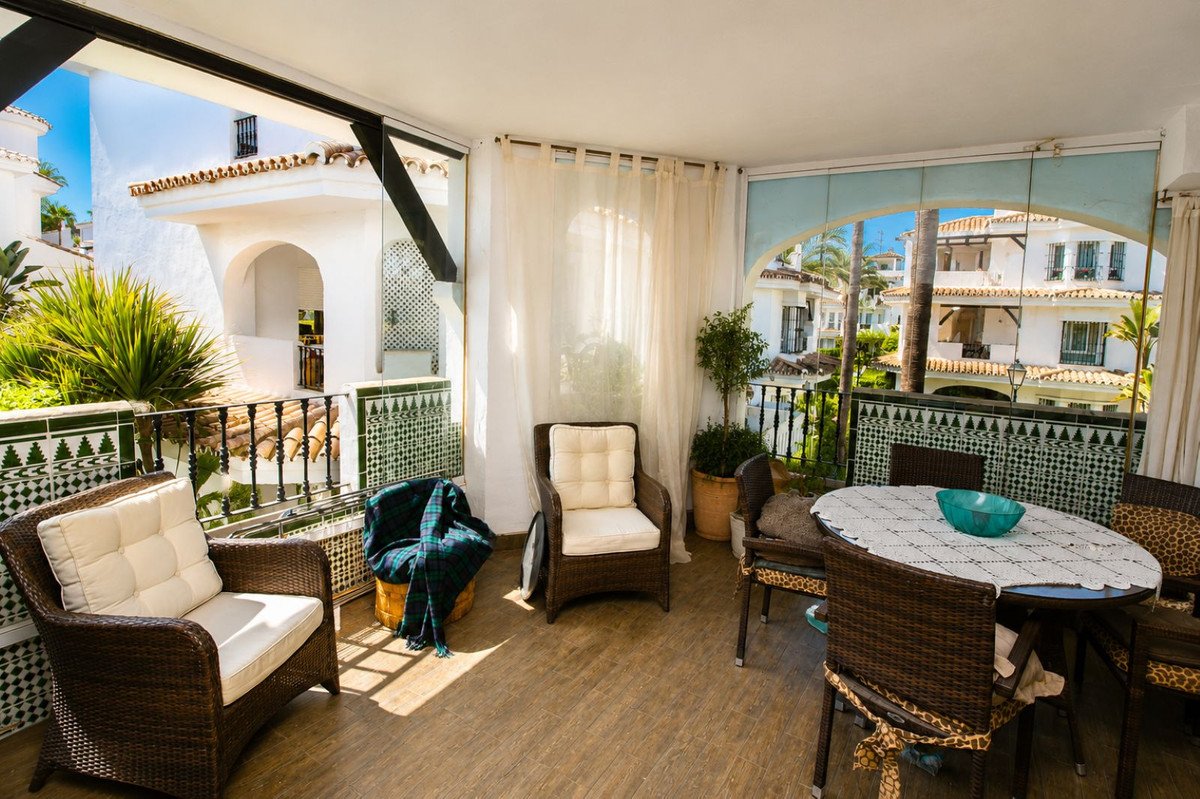 2 Bed Middle Floor Apartment in Nueva Andalucía