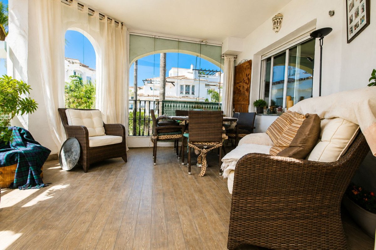 2 Bed Middle Floor Apartment in Nueva Andalucía