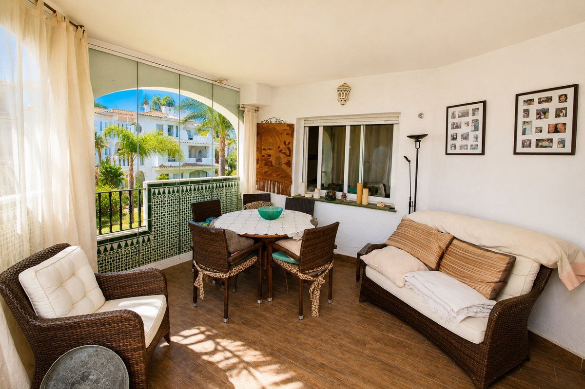 2 Bed Middle Floor Apartment in Nueva Andalucía