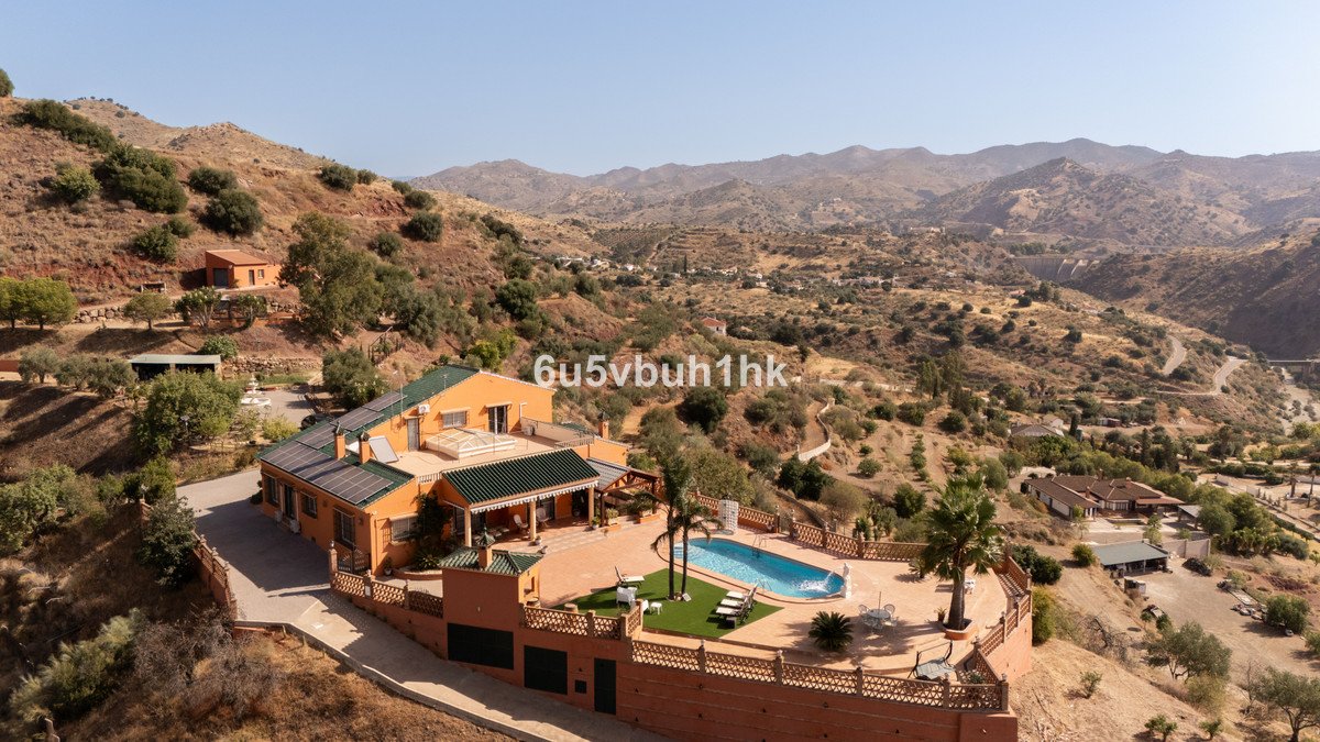 5 Bed Finca - Cortijo in Almogía