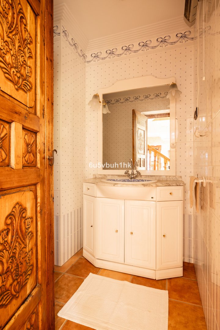 5 Bed Finca - Cortijo in Almogía