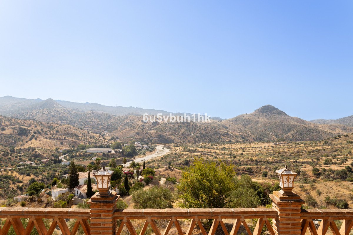 5 Bed Finca - Cortijo in Almogía