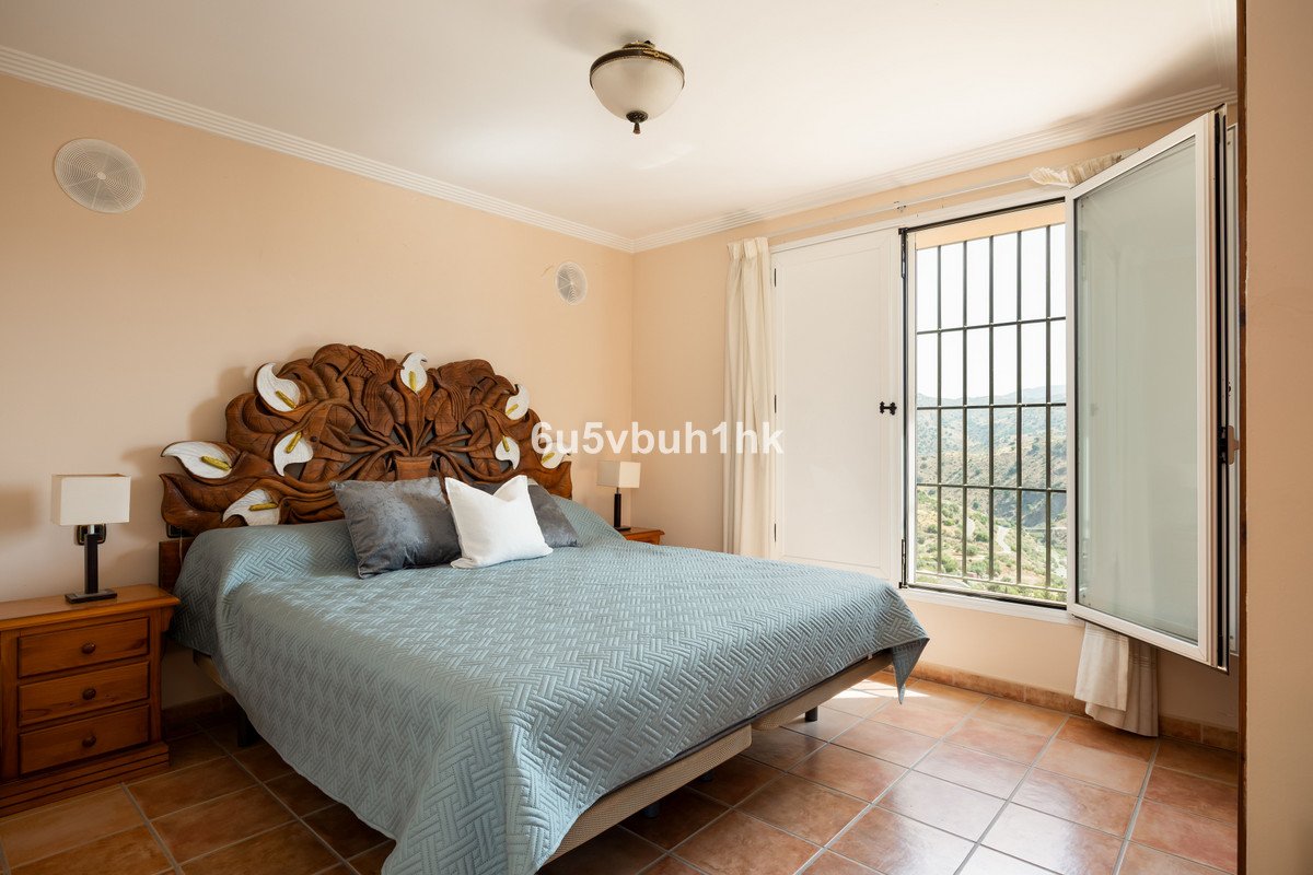 5 Bed Finca - Cortijo in Almogía