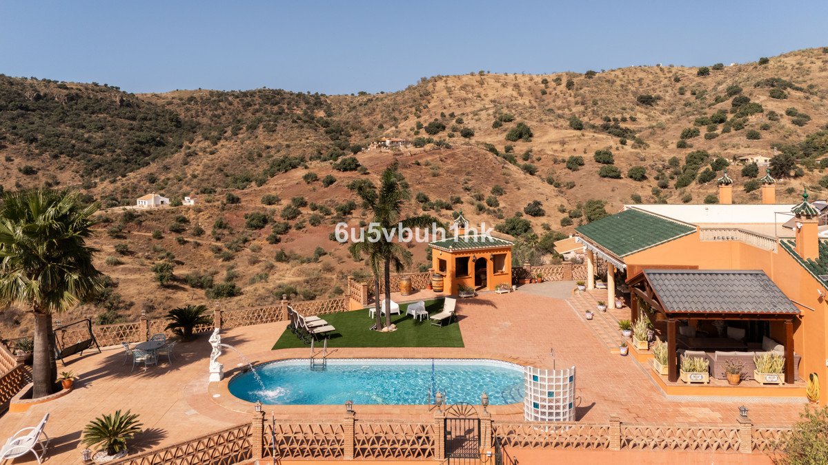 5 Bed Finca - Cortijo in Almogía