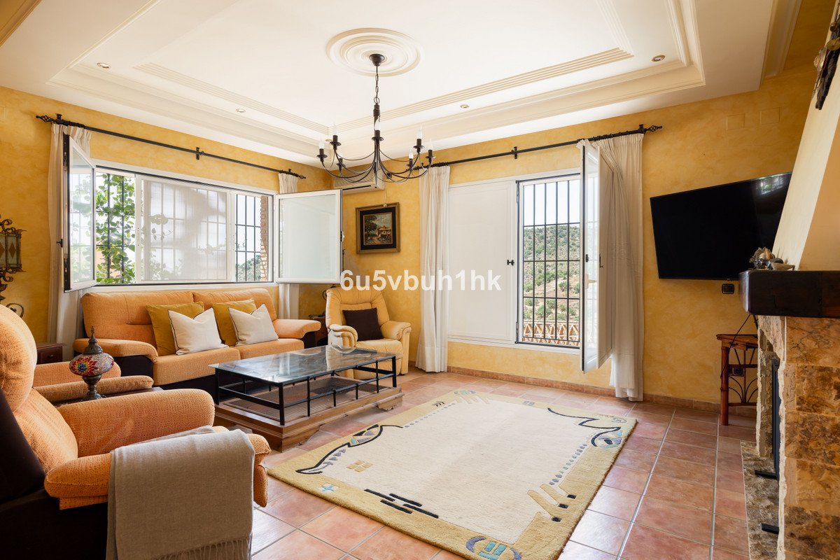 5 Bed Finca - Cortijo in Almogía
