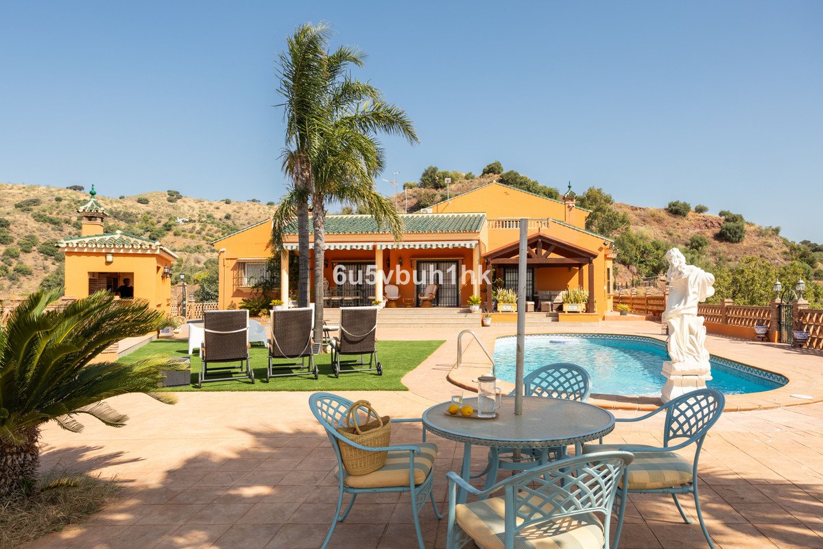 5 Bed Finca - Cortijo in Almogía