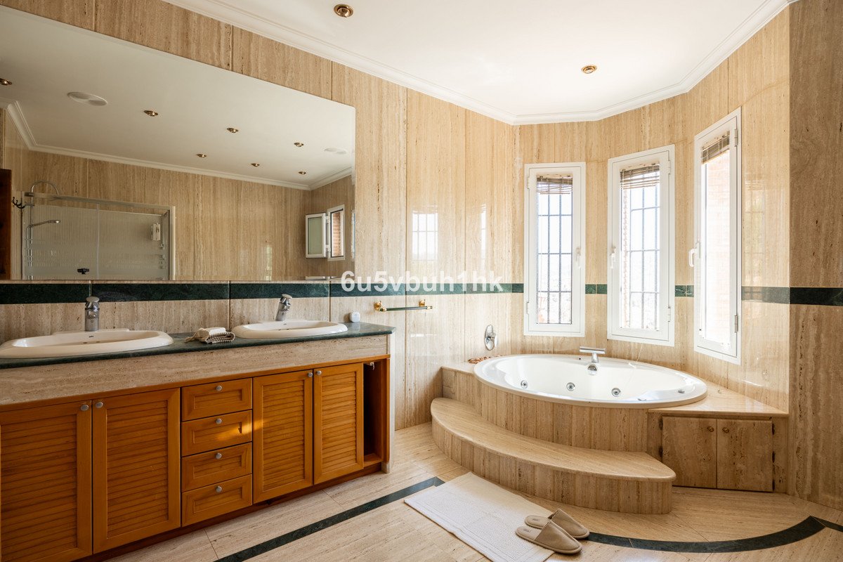 5 Bed Finca - Cortijo in Almogía