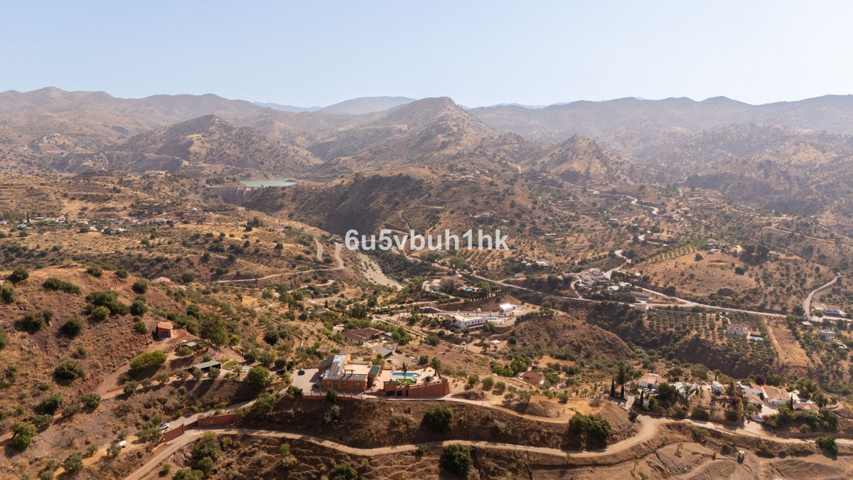 5 Bed Finca - Cortijo in Almogía