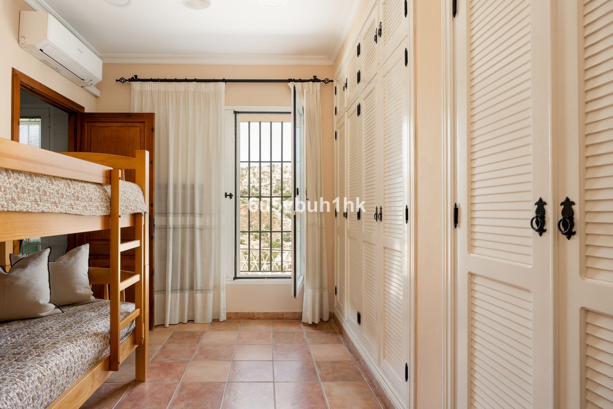 5 Bed Finca - Cortijo in Almogía