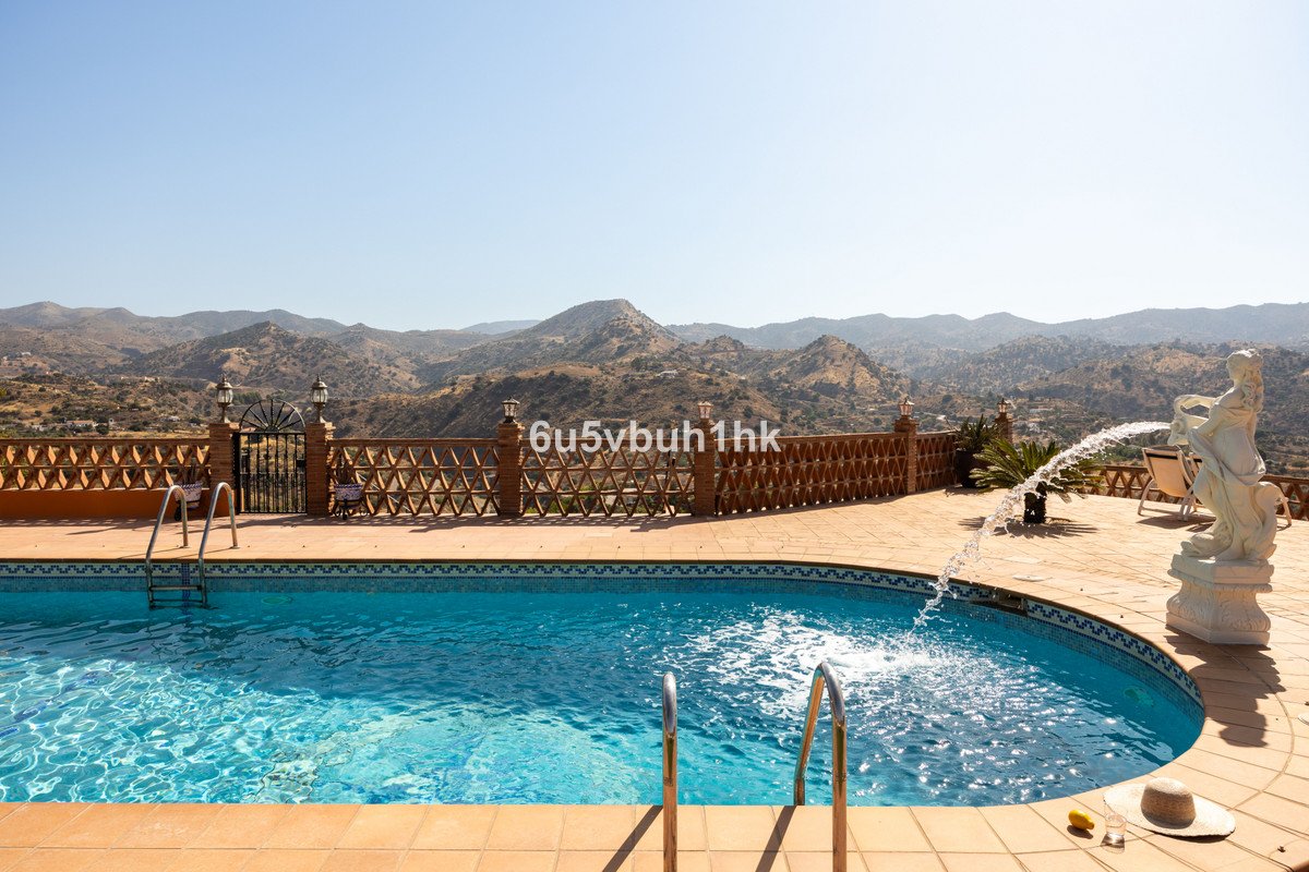 5 Bed Finca - Cortijo in Almogía