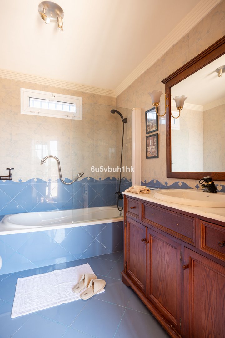 5 Bed Finca - Cortijo in Almogía