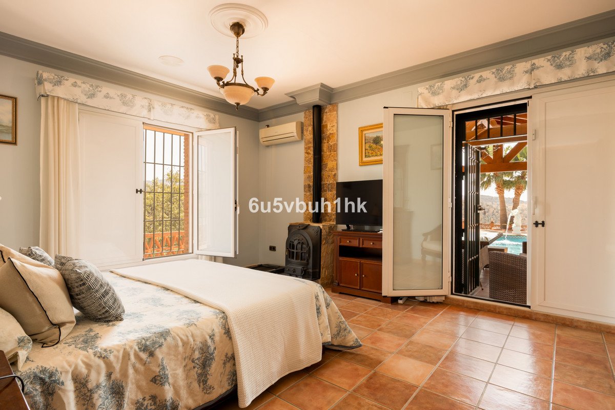 5 Bed Finca - Cortijo in Almogía