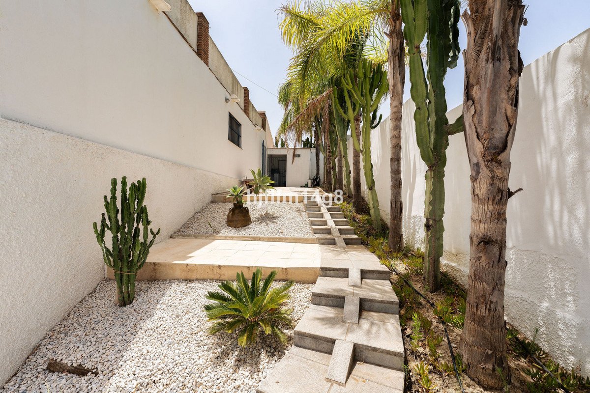 6 Bed Detached Villa in Estepona